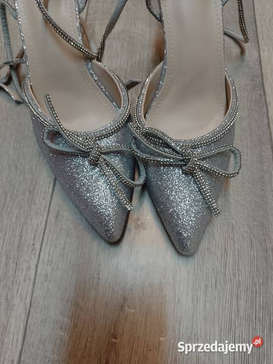 40 Srebrne bogato zdobione czółenka wieczorowe z 25.5cm małopolskie