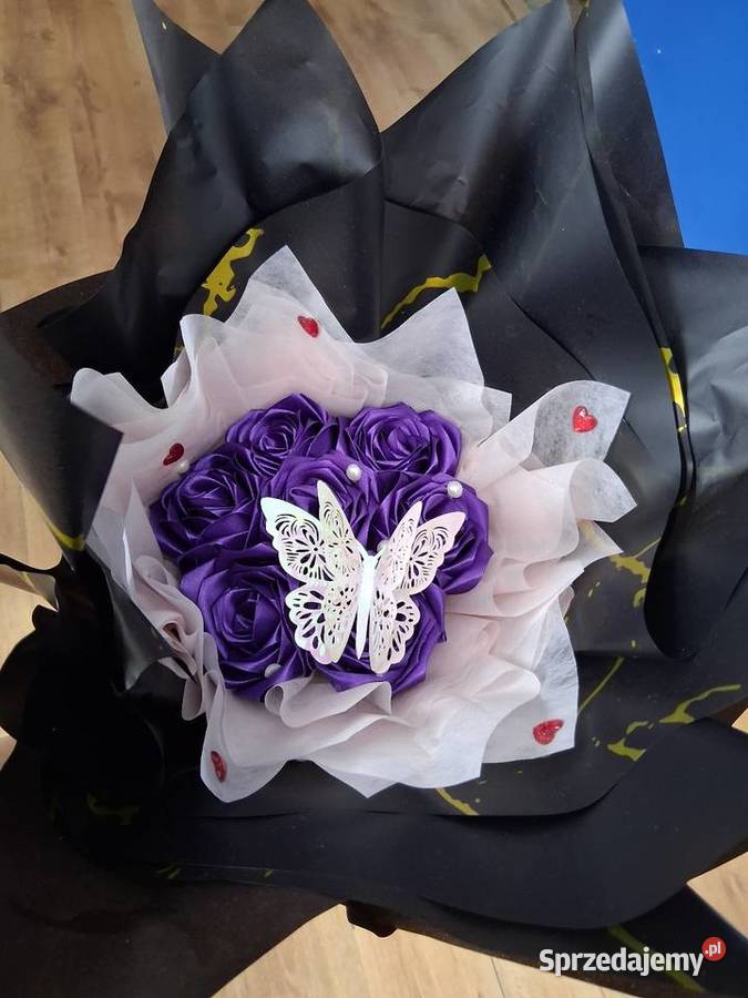 Bukiet róż ze wstążki Tyczyn