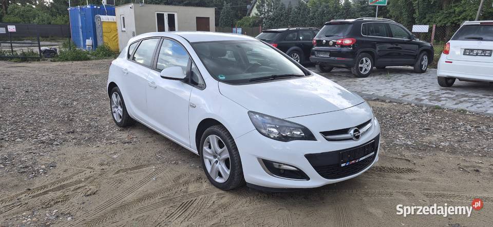 Opel Astra J SprzedamZamienię Rok produkcji 2013 Warszawa