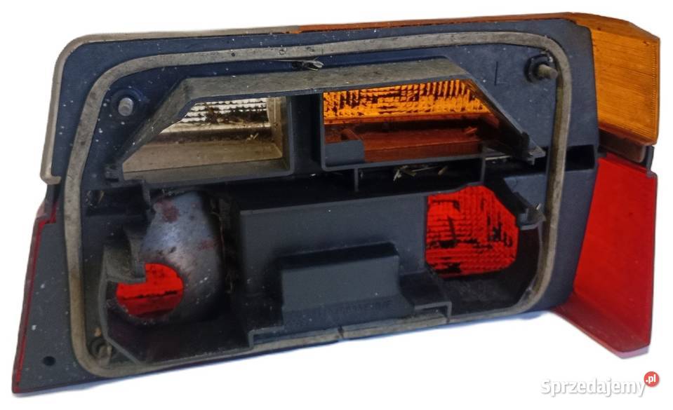 Lampa tylna lewa Volkswagen Passat B1 321945095E