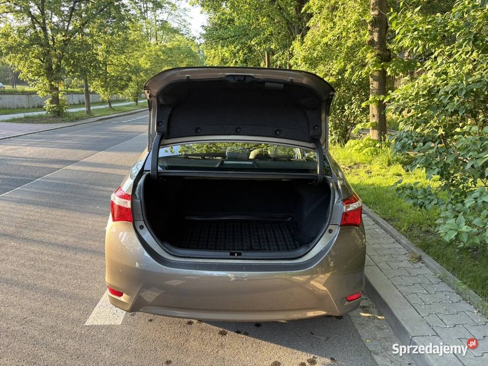 Toyota Corolla salon polska
