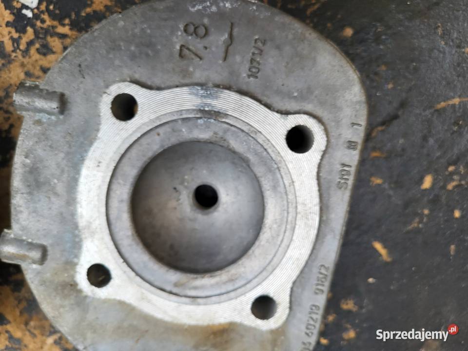 GŁOWICE NOWE Z EPOKI TRABANT 2 SZUKI 04 40119