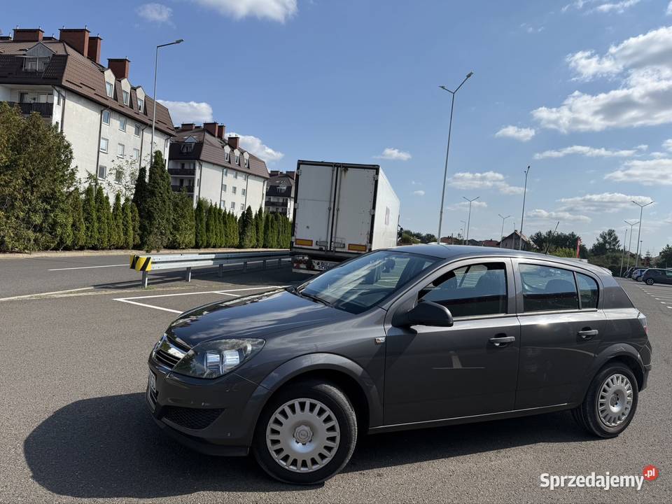 Opel Astra H 2009 14 benzyna 113000 2 kpl opon