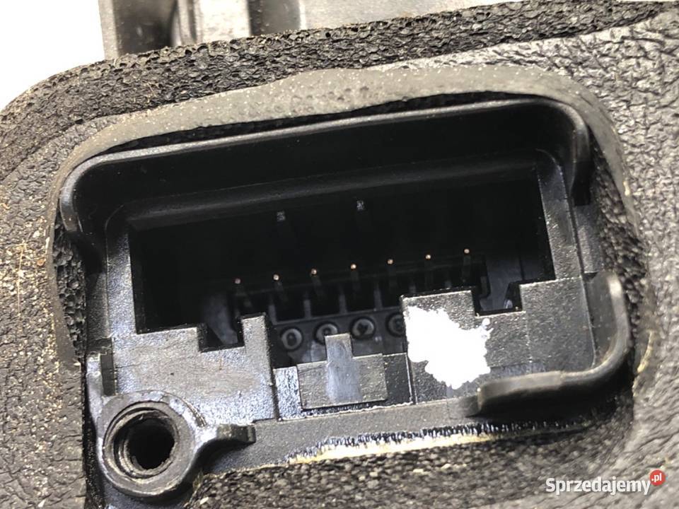 ZAMEK DRZWI PRAWY TYŁ VW POLO V Hatchback