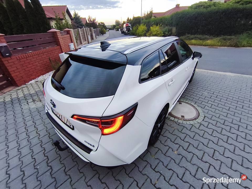 Toyota Corolla Hybrid 184 asystent pasa ruchu Poznań sprzedam