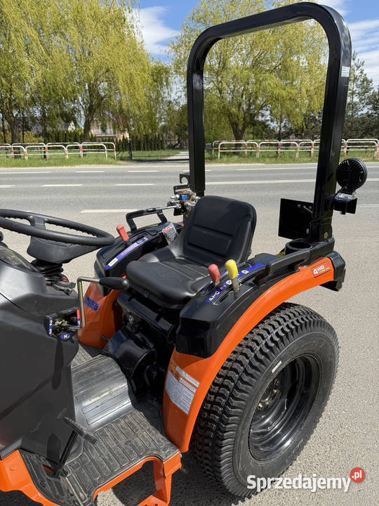 Traktorek Taro B2501 na oponach do trawy 25 Wisznia Mała