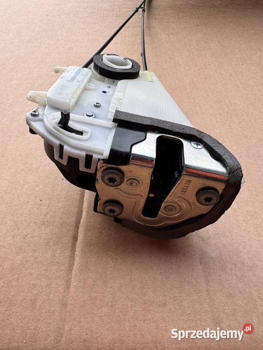 Zamek drzwi prawy tył Toyota Yaris III 20112020 Drzwi Drzwi