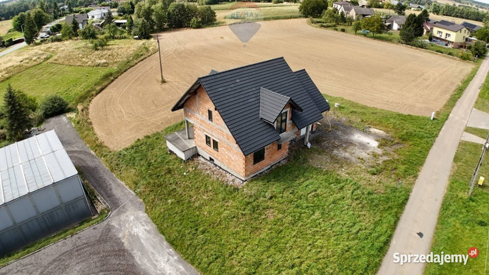 Przestronny dom do wykończenia Liczba pokoi 5 Dębowiec