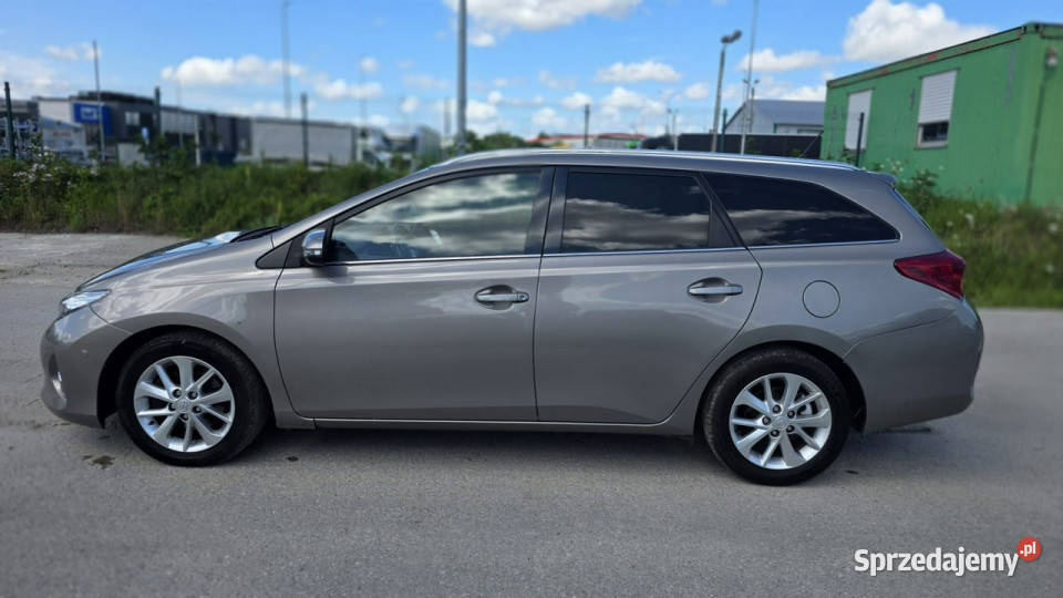 Toyota Auris duza navi kamera cofania ledy II