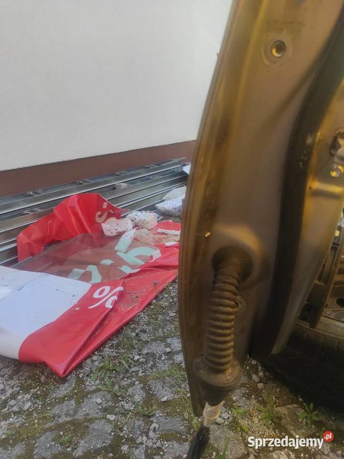 Auris II drzwi przód lewe boczek szyba mechanizm osobowe Ostrowiec Świętokrzyski