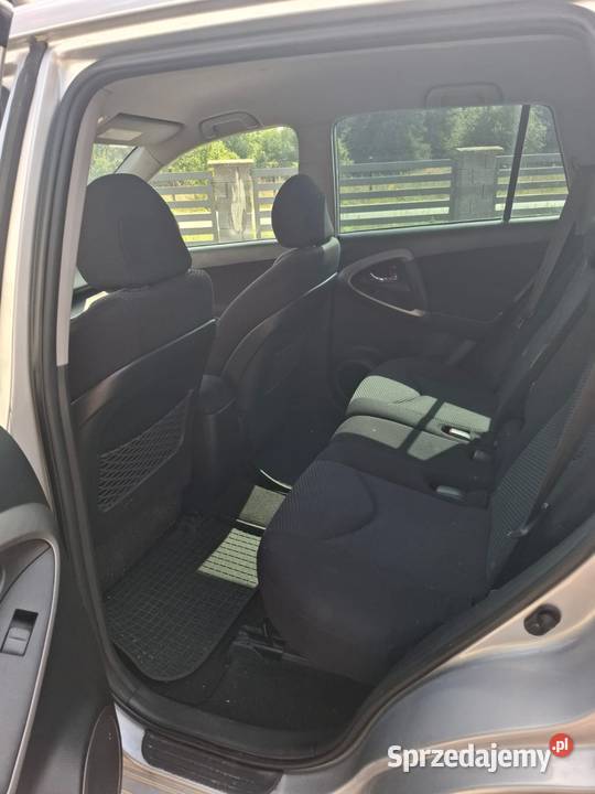 sprzedam nieuszkodzony RAV4 sprzedam