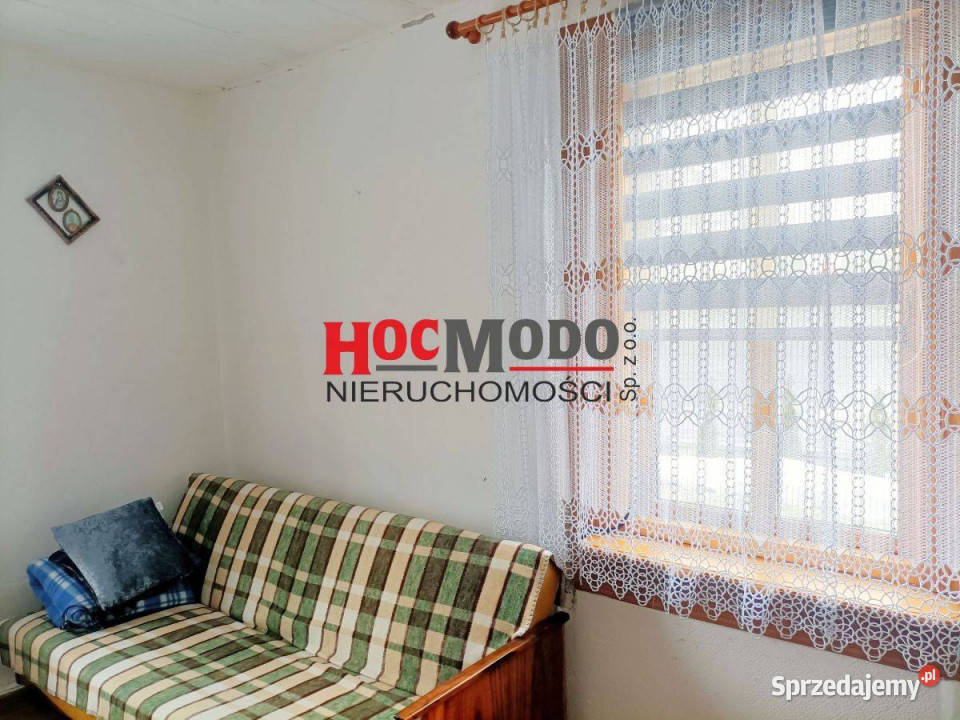 Urokliwe siedzlisko 12 h z zabudowaniami