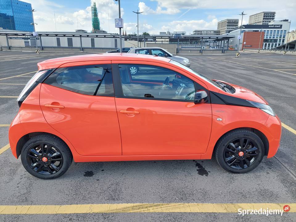 TOYOTA AYGO Selection 10 2016 łódzkie