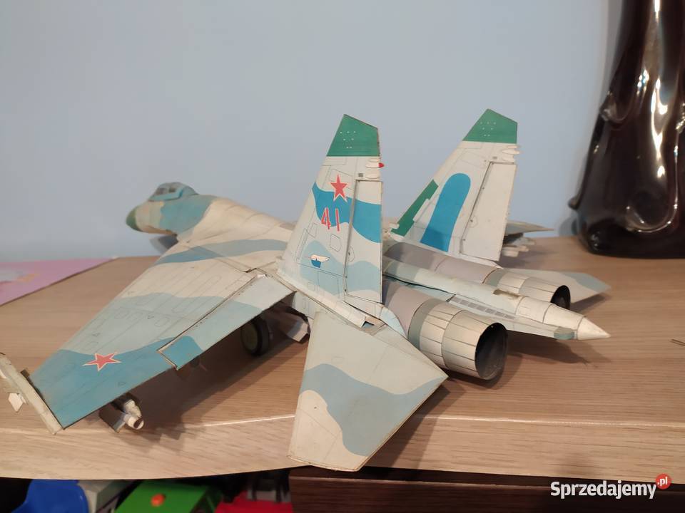 Model 133 myśliwca SU27 Flanker karton Wrocław