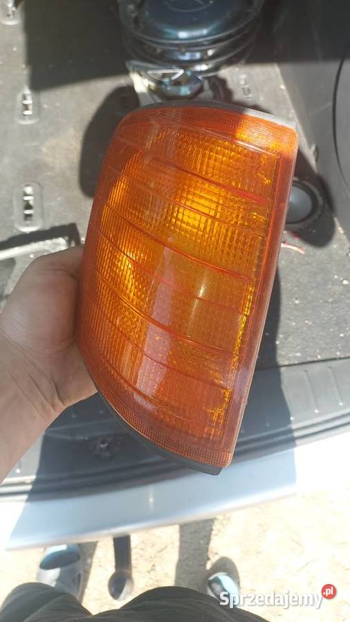 Kierunkowskaz hella prawy Mercedes w124 osobowe pomorskie Bytów