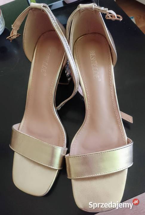 Buty na słupku Tomaszów Mazowiecki sprzedam