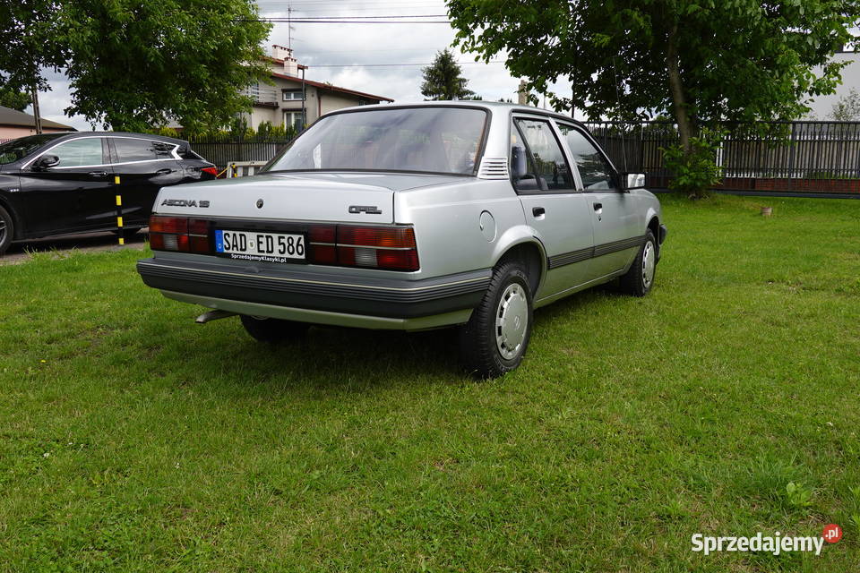 UNIKAT Opel Ascona C 1987 16 Benzyna 75 Przebieg nieuszkodzony Ascona Zgierz sprzedam