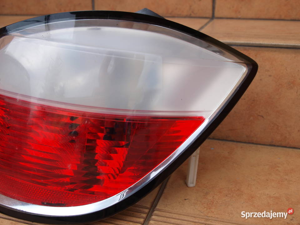 Opel Astra 3 H lampa prawa tył hatchback 2004 Kalisz