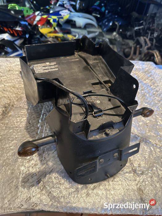 Suzuki GSXR 750 Błotnik Mocowanie Tablicy Pozostałe Poznań