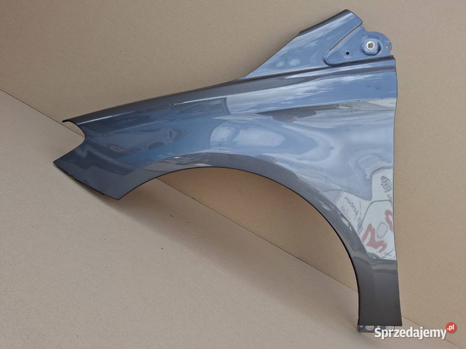 MERCEDES BKLASA W246 BŁOTNIK LEWY PRZÓD osobowe Bieleń