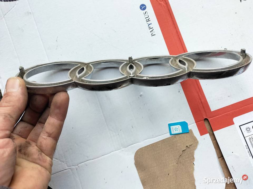 AUDI 80 B4 80B4 ZNACZEK EMBLEMAT ATRAPKI GRILA Kamień-Kolonia