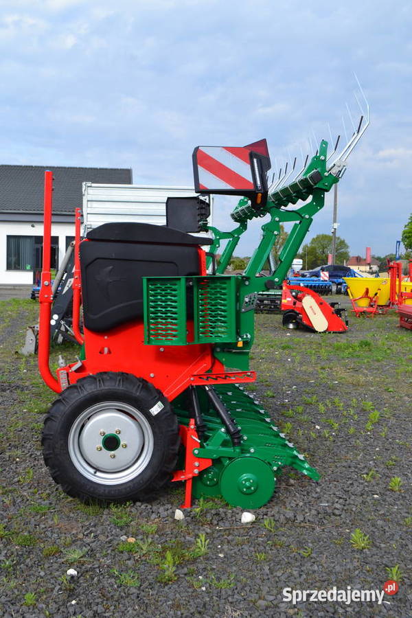 Siewnik zbożowy SR301 AGROMASZ Olesno