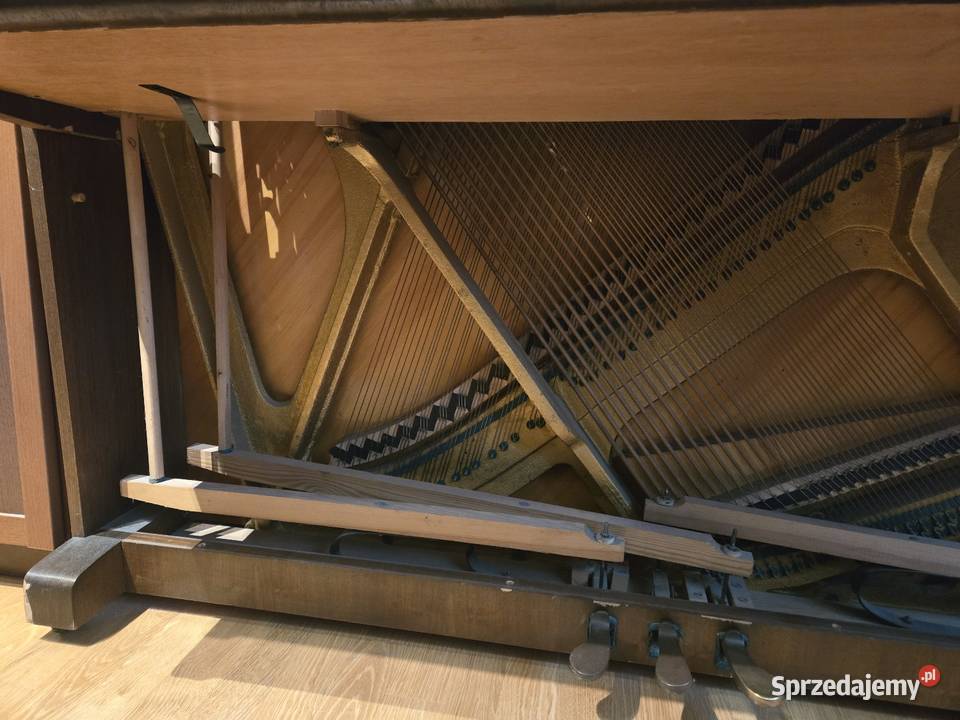 Pianino LEGNICA sprawne trzyma strój stan Kraków