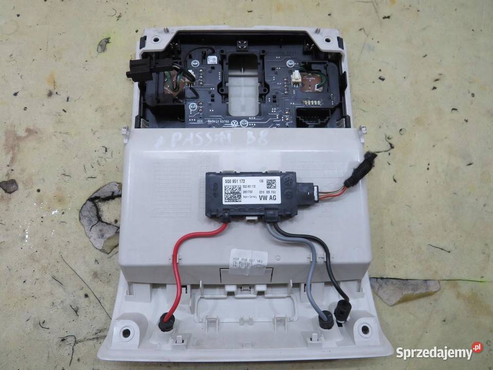 LAMPKA OŚWIETLENIE KABINY PASSAT B8 5Q0951172