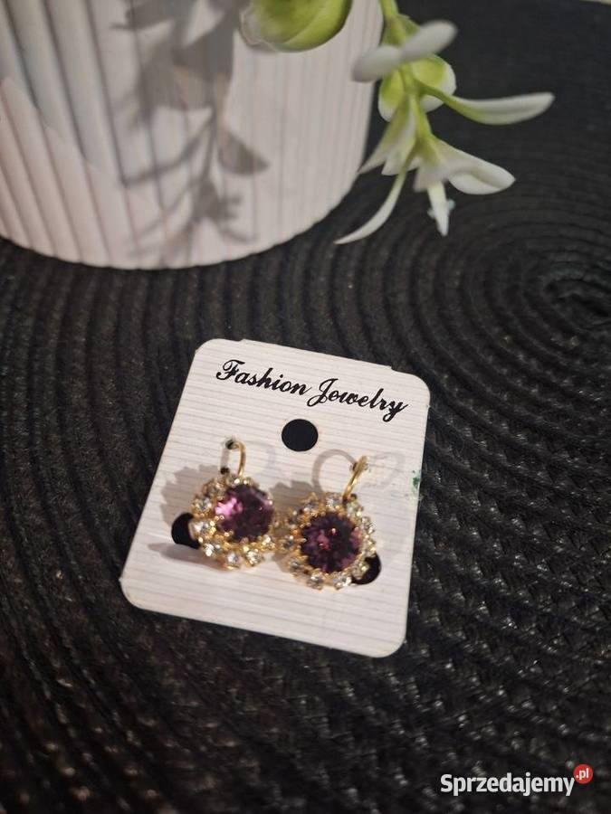 Piękne kolczyki w kształcie kwiatuszka Strzyżów