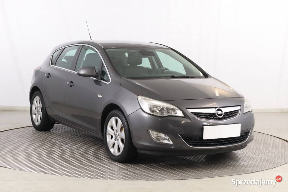 Opel Astra 20 CDTI światła przeciwmgielne Zabrze
