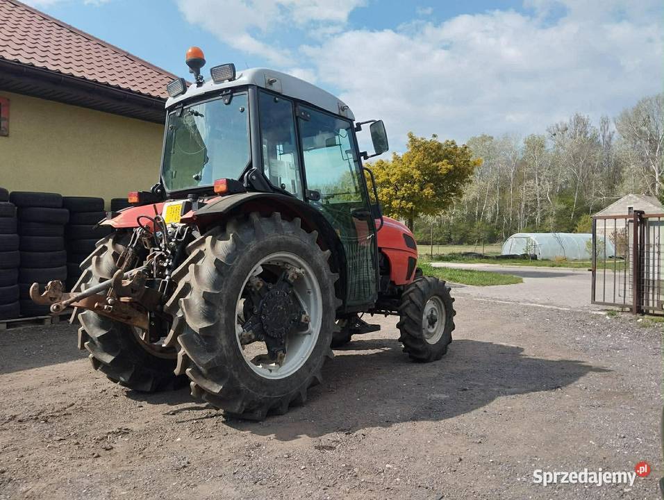 Ciagnik sadowniczy Massey Ferugson 3225