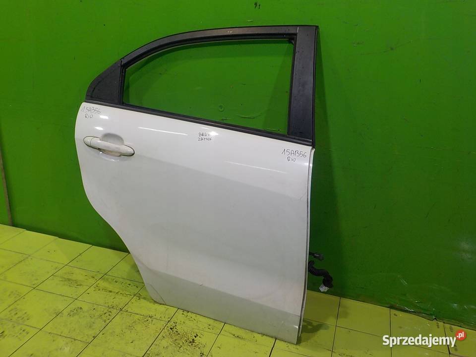 VW TOURAN I LIFT 20 TDI 09r 5D drzwi prawe tyl Suków