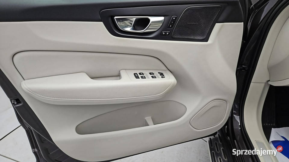 Volvo XC 60 PlugIn Hybrid AWD Inscription Z napęd 4x4 mazowieckie Warszawa sprzedam