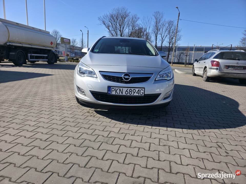 Sprzedam opla astre sports tourer 16 benzyna relingi dachowe Astra