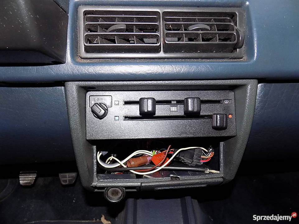 AUDI 80 b2 1985r LUSTERKO i inne części Rok produkcji 1985 Andrychów