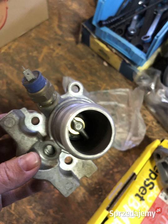OBUDOWA TERMOSTATU IVECO DAILY 23 HPI 504013931 Kozy