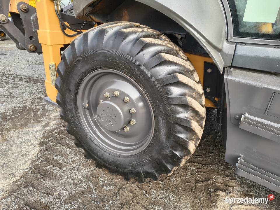 KOPARKOŁADOWARKA CASE 695SV 2023R JCB CAT wielkopolskie Krotoszyn