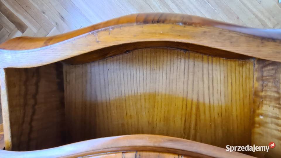 Komoda brzuchatka w stylu barokowym