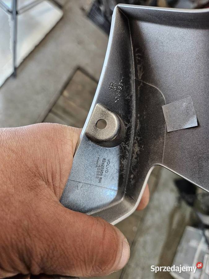 VOLVO FM4 OBUDOWA LAMPY KIERUNKOWSKAZU PRAWA