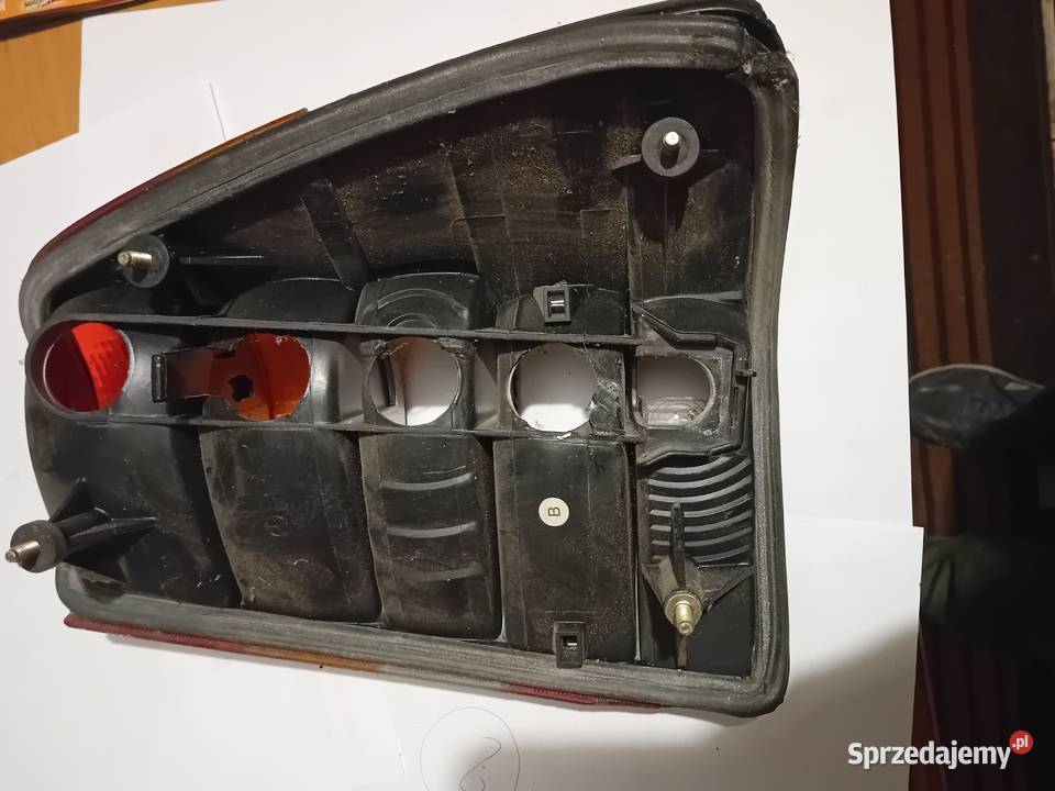 Lampa lampy tył tylne Mercedes W124 combi kombi Lampy tylne Dębica