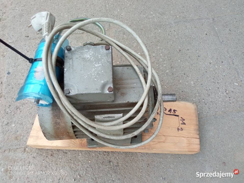 sprzedam silnik 055kw 1390 obr 230v380