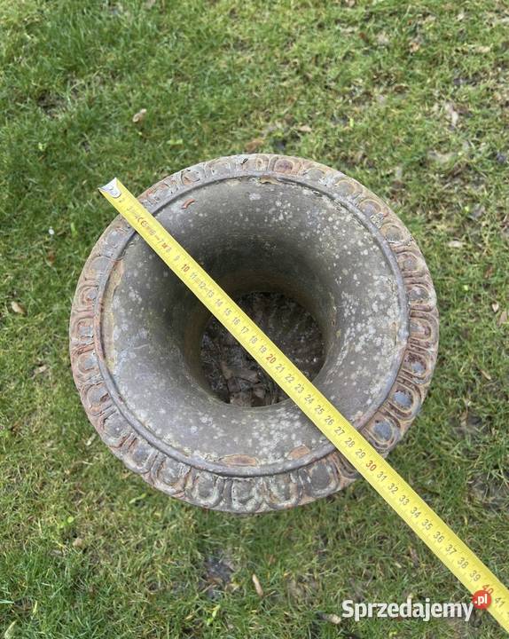 Stara pałacowa donica żeliwna na podstawie