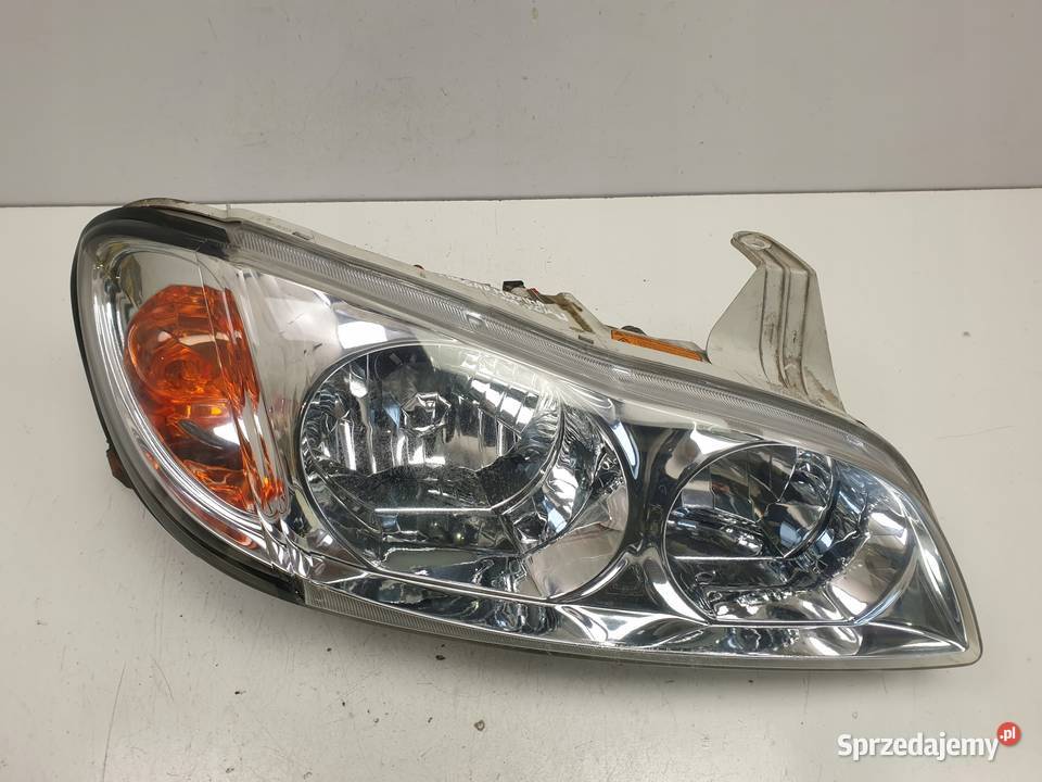 Nissan Maxima V A33 PRZEDNIA LAMPA PRAWA przód Janów
