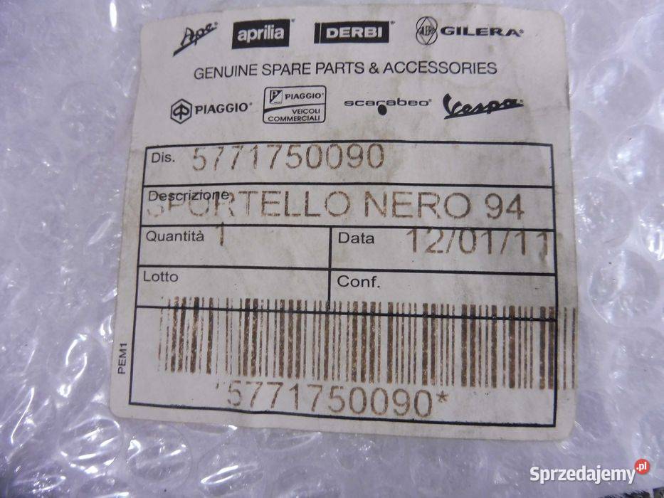 Piaggio Vespa GTS 300 drzwi schowka klapka 0622r