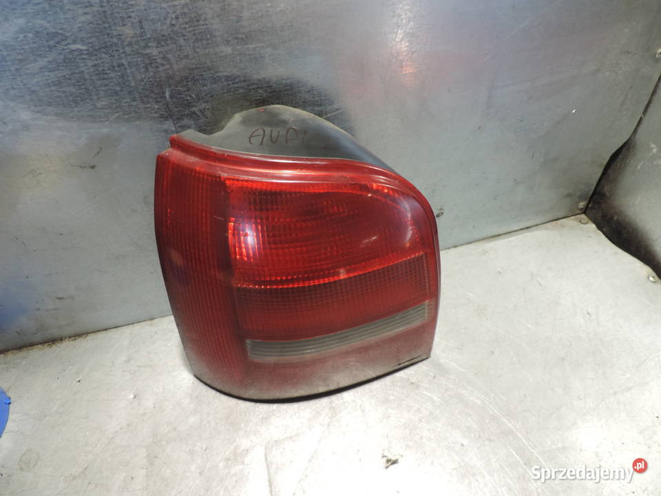 AUDI A4 B5 KOMBI LAMPA LEWY TYŁ