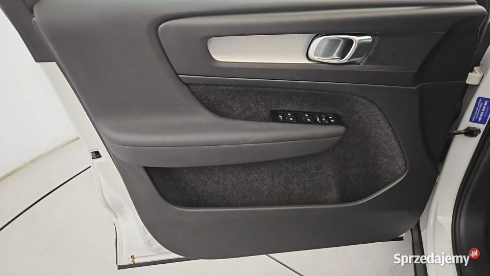 Volvo XC 40 T3 Momentum Pro Z Polskiego Salonu wielofunkcyjna kierownica Warszawa