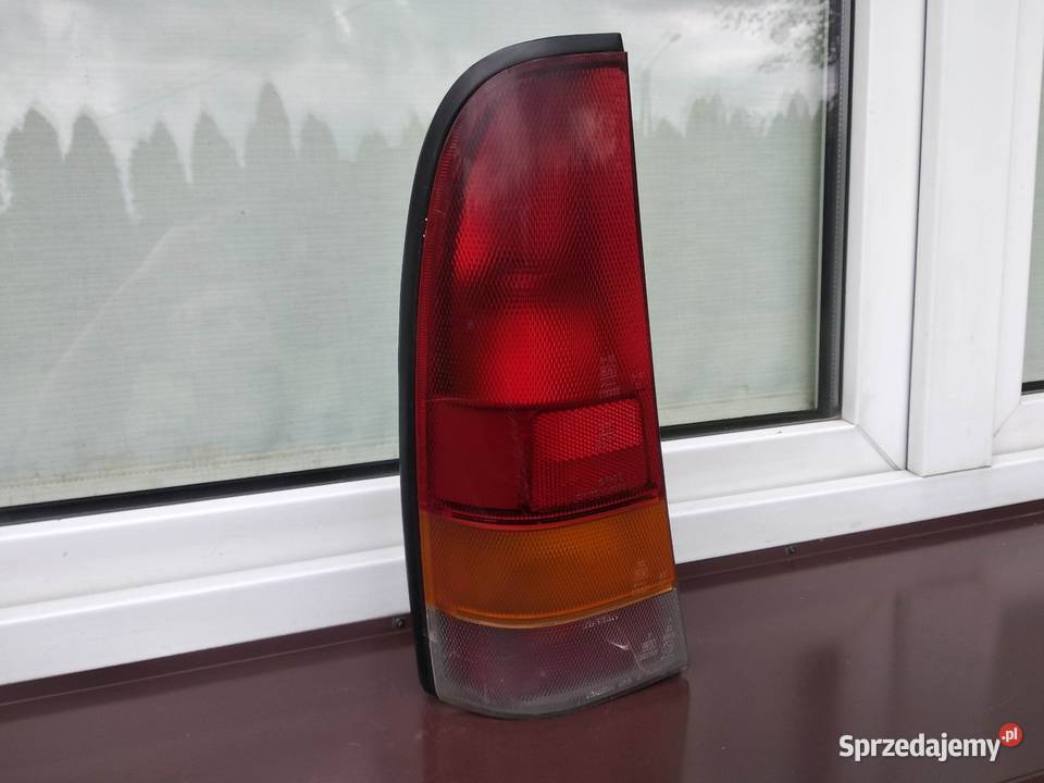 Nissan Primera P10 Y10 kombi lampa tył tylna Lampy tylne Sieradz