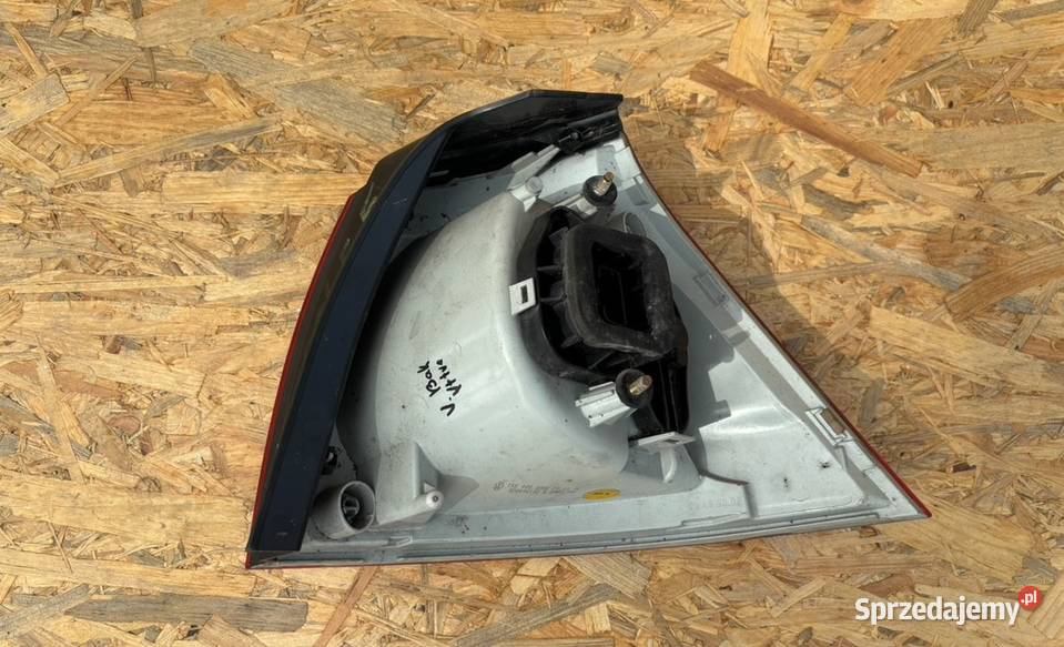 LAMPA LEWA TYLNA VOLKSWAGEN GOLF V HATCHBACK Lampy tylne Międzychód sprzedam