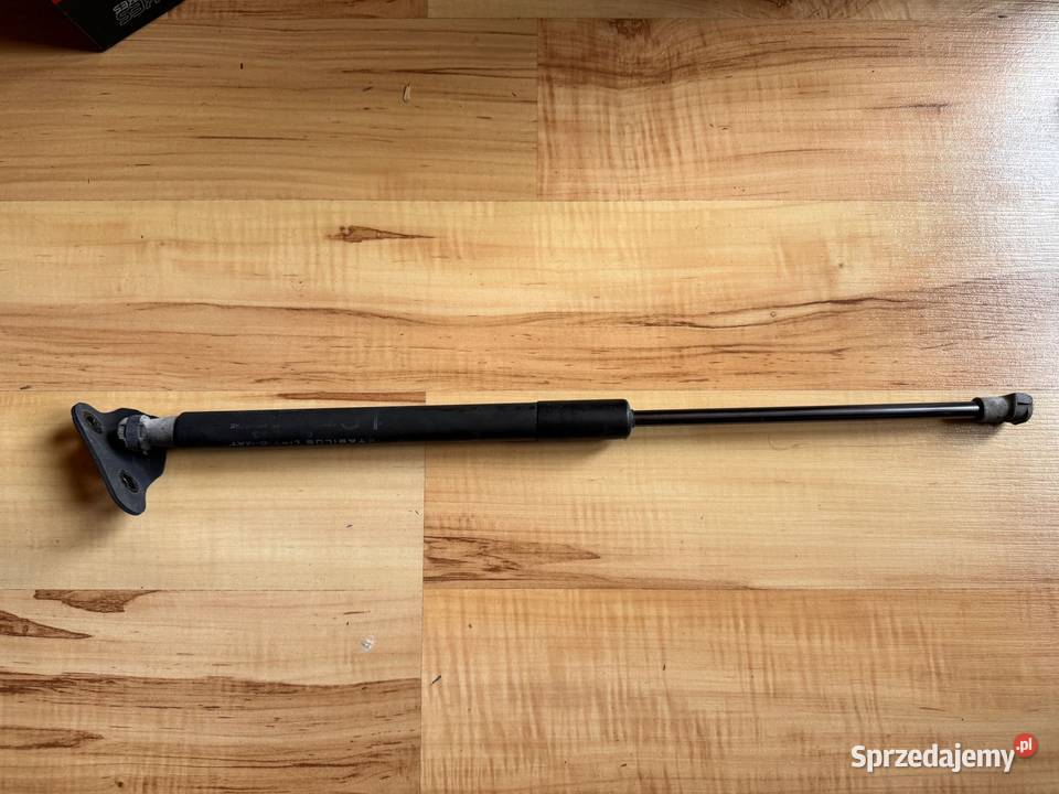 Siłownik tylnej klapy Yaris III 1120 689600D170 małopolskie Brzesko