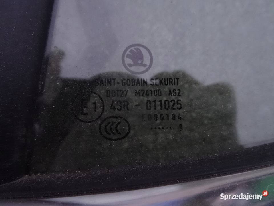 3V5845209BS SKODA SUPERB USZCZELKA SZYBA DRZWI Przemęt